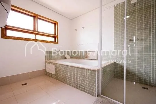 Imagem Casa de condomínio com 340 m² e 4 quartos