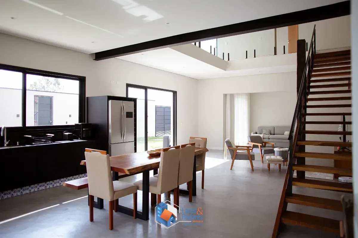 Imagem Casa no condomínio Chácara Jaraguá para venda com 2 quartos, sendo 2 suítes, 278m²