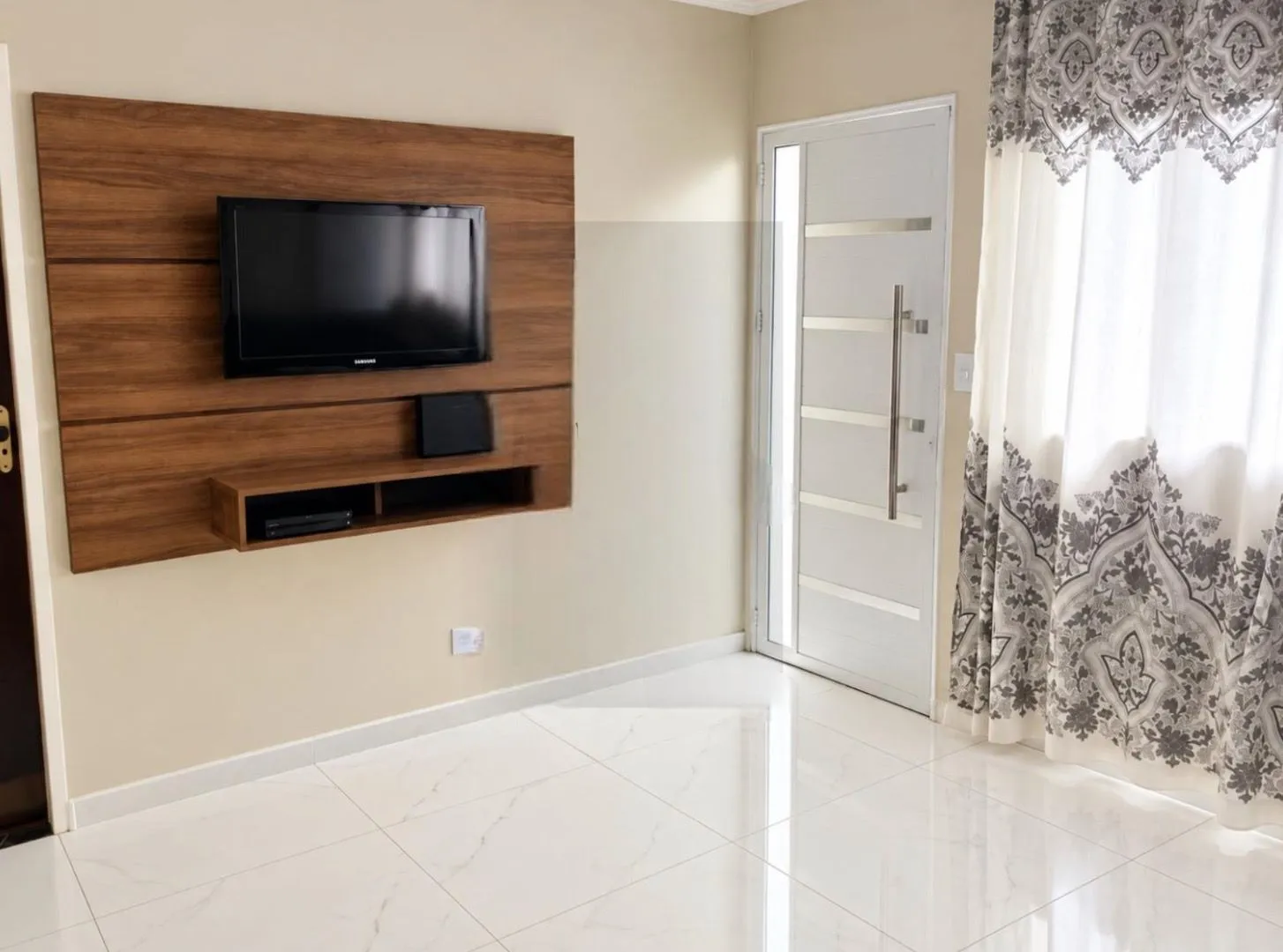 Imagem Sobrado com 3 dormitórios à venda, 230 m² por R$ 500.000,00 - Condomínio Vilage - Itaquaquecetuba/SP