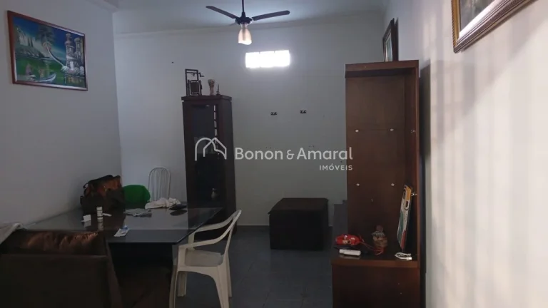 Imagem Localizado em uma região tranquila e agradável de Paulínia, este imóvel em estilo chácara é id...