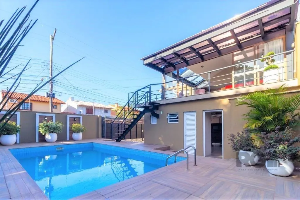 Imagem Casa de 380m², bairro Guarujá