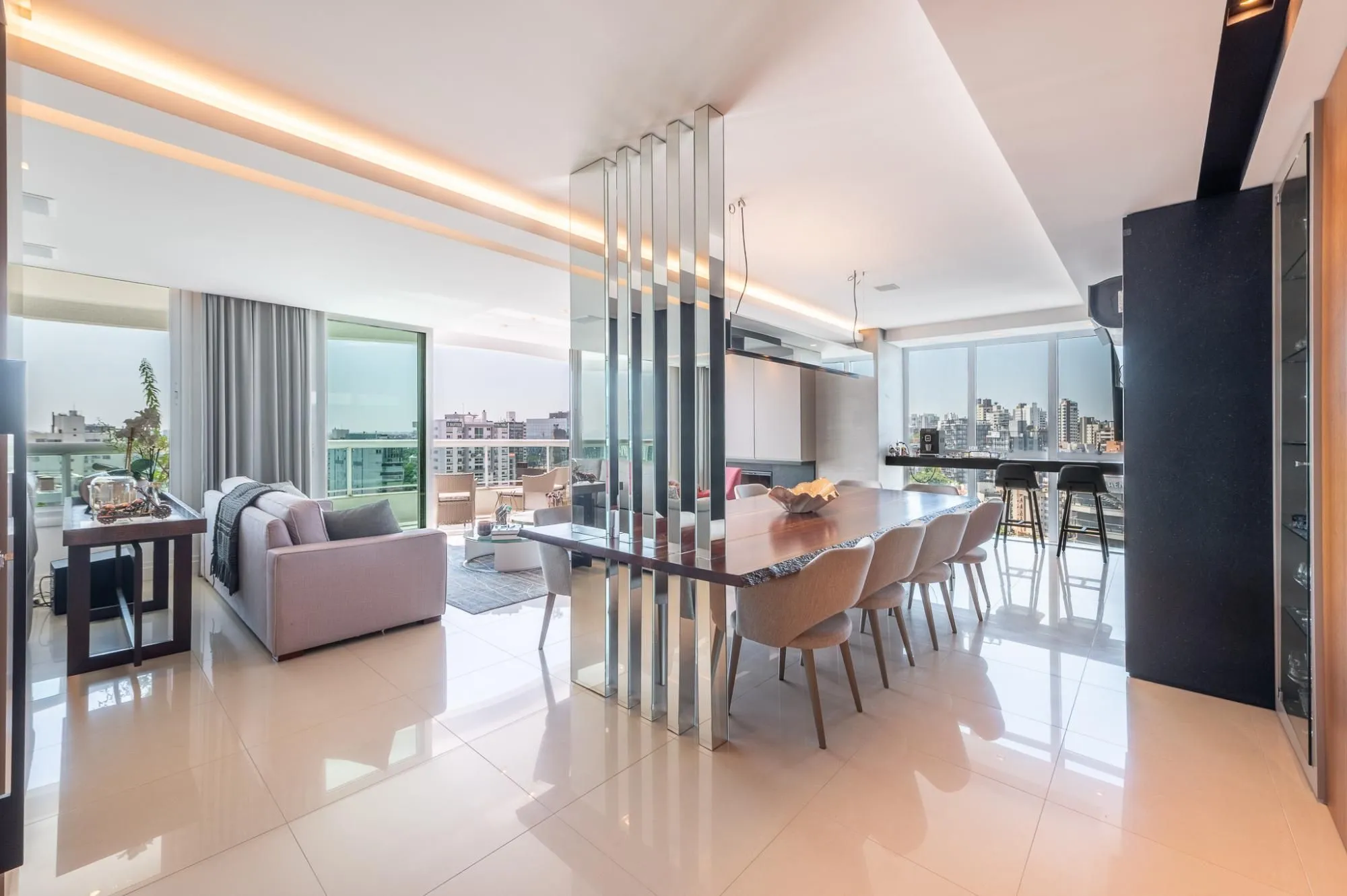 Imagem Apartamento com 204m², 3 dorm, 5 vagas no Petrópolis