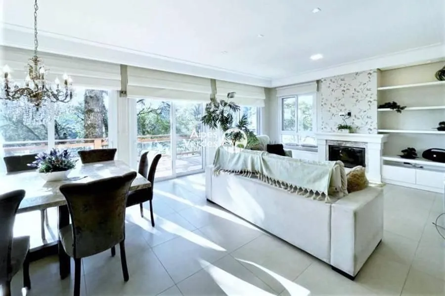 Imagem Vende-se Casa em Condominio com 3 suites a 5 minutos da Rua Coberta