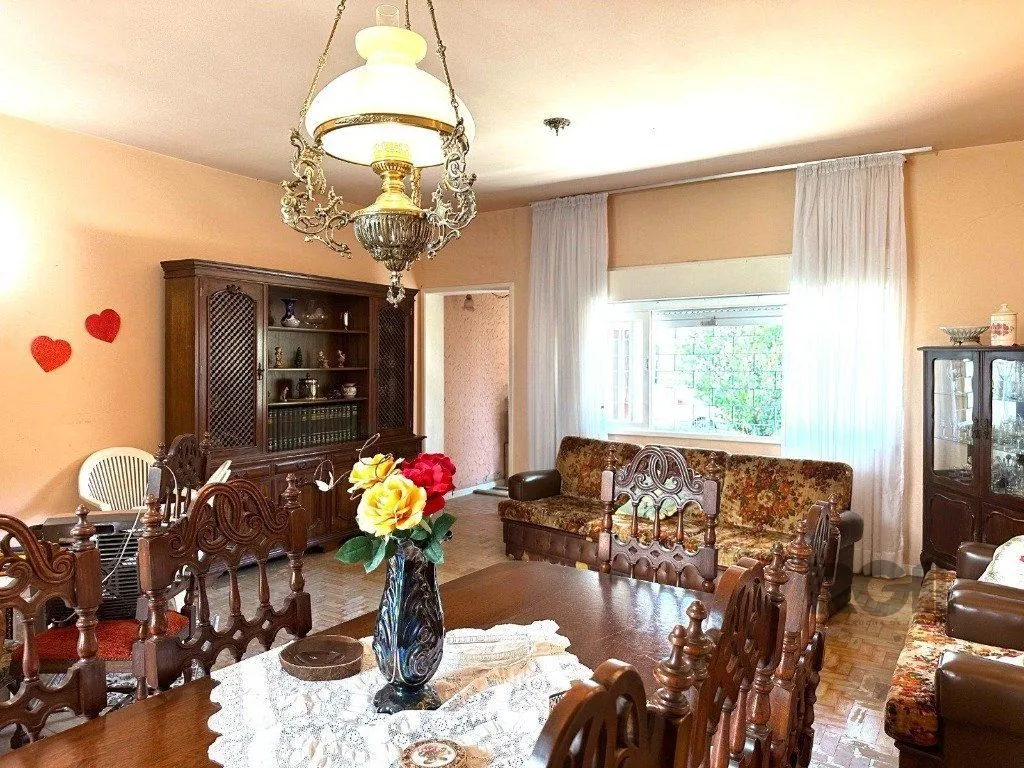 Imagem Casa 3 dormitórios no Bairro Glória, próxima a Prof. Oscar Pereira.