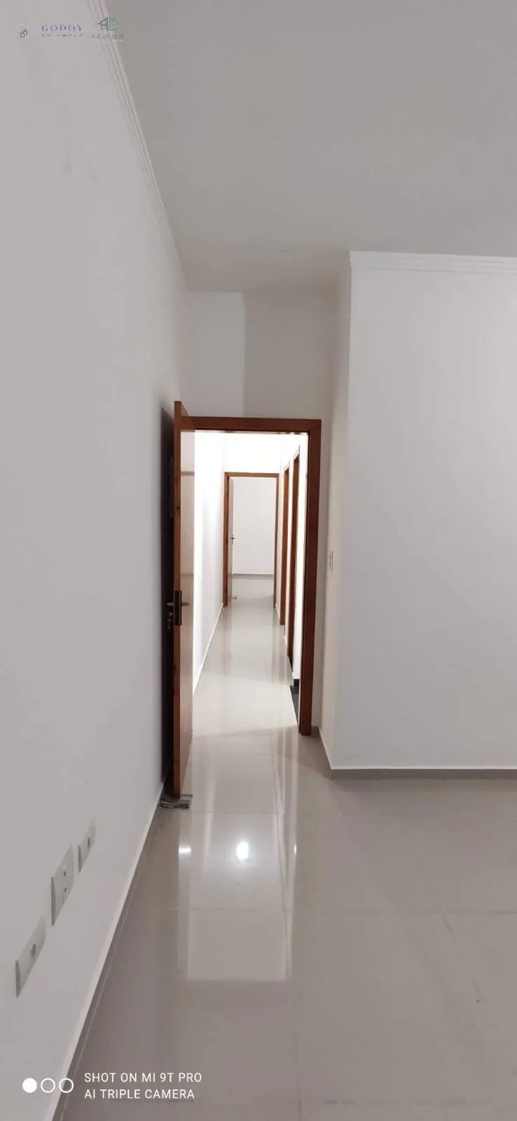 Imagem Sobrado moderno e muito bem distribuído - aceita permuta!