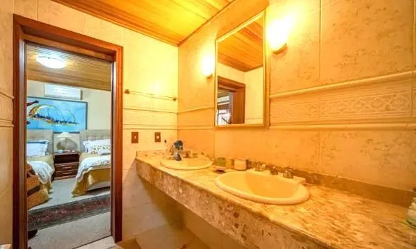 Imagem Casa em Gramado de 4 dormitórios e 4 vagas