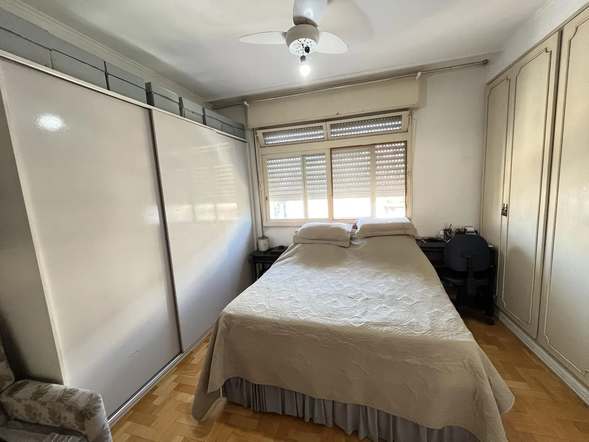 Imagem Apartamento de 3 quartos, suíte e 1 vaga de garagem no bairro Bom Fim em POA/RS