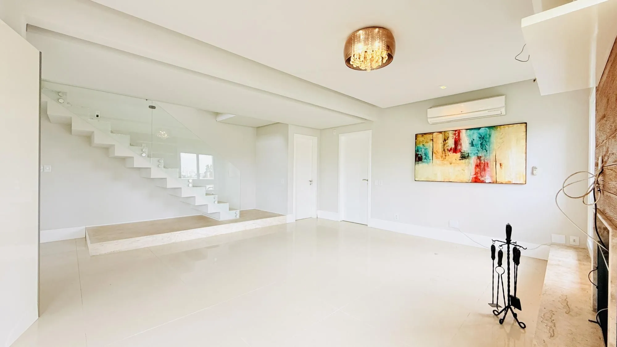 Imagem Cobertura Duplex de 318m com Piscina Privativa, Energia Solar e Vista Panorâmica