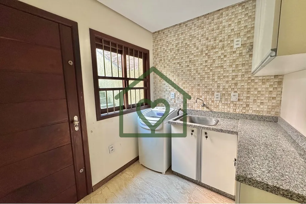 Imagem Casa com 237m2 em Porto Alegre, no bairro Sarandi, ideal para quem busca conforto, praticidade e exc...