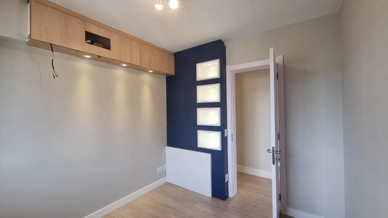 Imagem Apartamento 03 dormitórios, duas vagas individuais, edifício com infra, Bairro Cristal