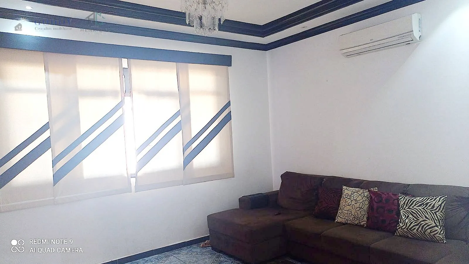 Imagem Linda Casa com Suíte, Escritório e Garagem Coberta em Ótima Localização