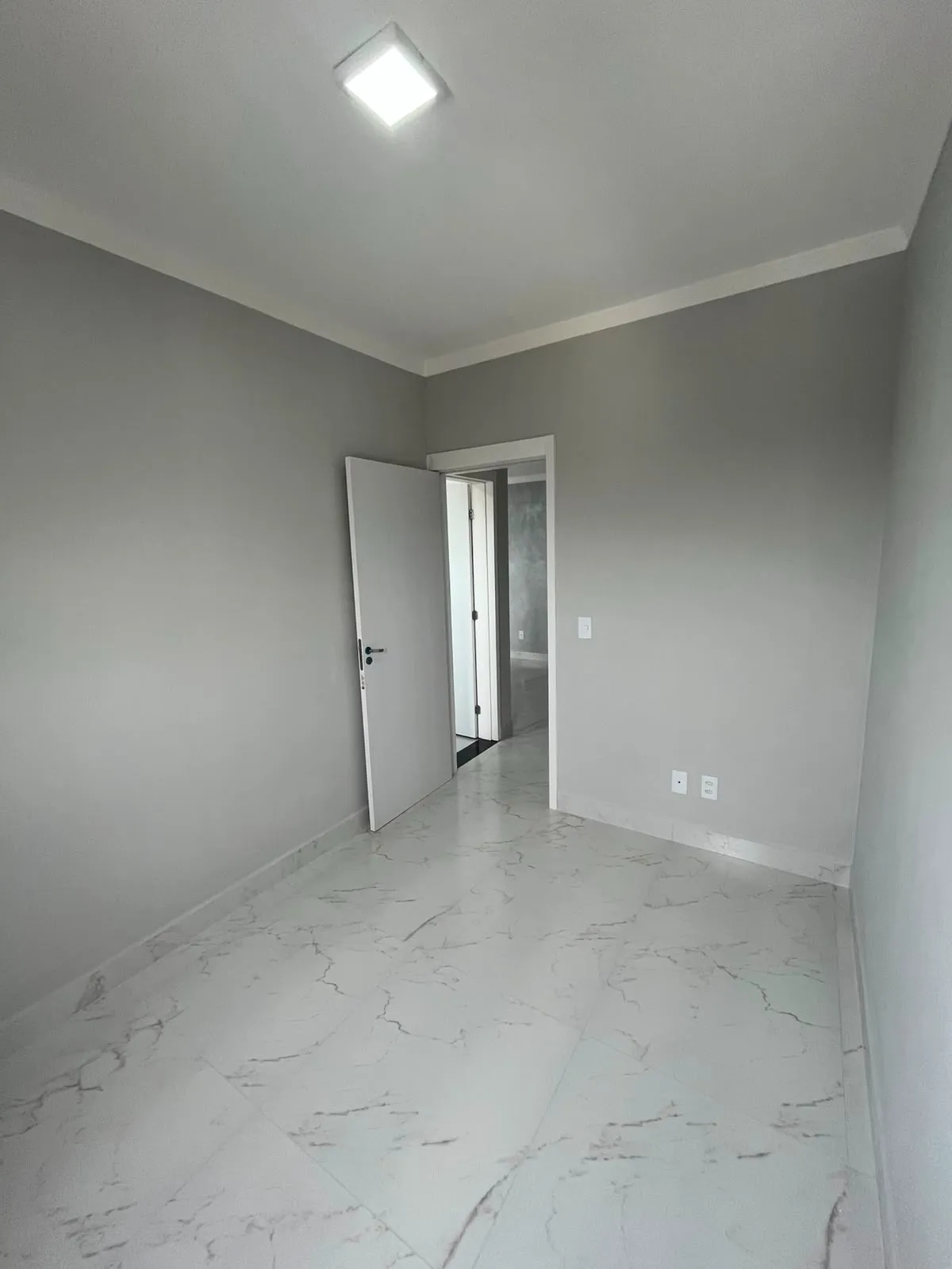 Imagem Apartamento à venda no Mirante Ipanema, Caguassu, com 46m², 2 quartos, varanda, andar alto, piscina e lazer completo. Aceita financiamento e FGTS.