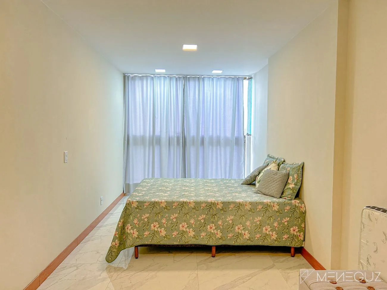 Imagem Apartamento premium de 70m² em prédio novo com lazer na cobertura. Localização privilegiada na Avenida Paris, Praia do Morro. Finamente mobiliado!!