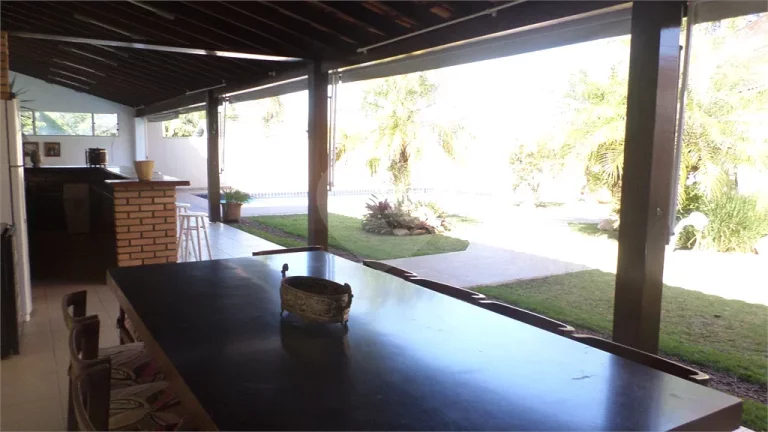 Imagem Sobrado à venda com 4 quartos, sendo 4 suítes, em Granja Viana, Carapicuíba - SP