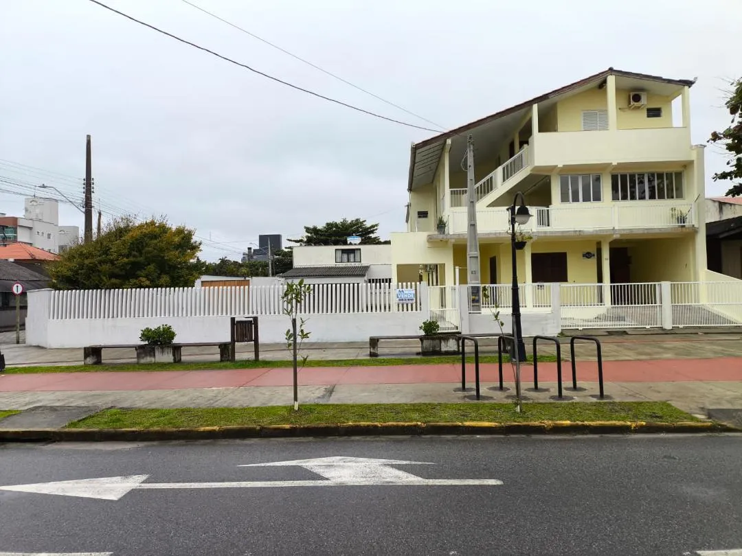 Imagem Imóvel à Venda em Itapoá-SC, Bairro Itapema do Norte - Prédio com 03 Apartamentos Mobiliados