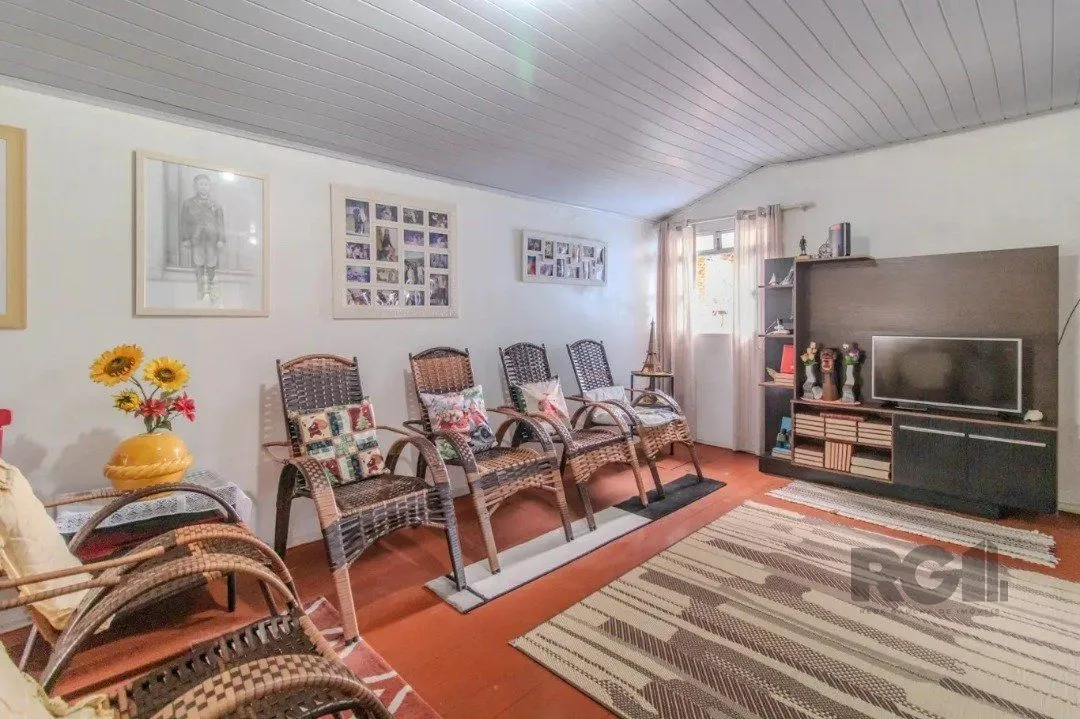 Imagem Casa para Venda - 251m², 5 dormitórios, 3 vagas - Nonoai