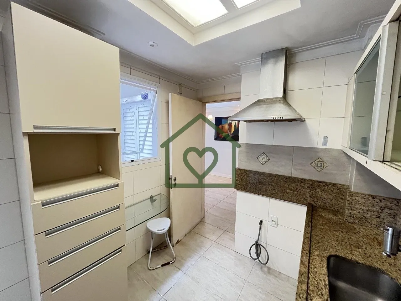 Imagem Apartamento à venda na Rua Silva Só, com 2 dormitórios, 2 banheiros (social e auxiliar), sala de ...