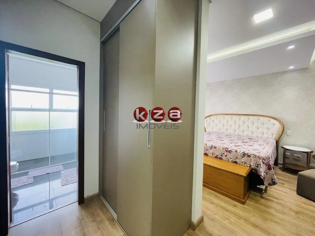 Imagem Casa de luxo no Condomínio Terras de Santa Teresa em Vinhedo, com 4 suítes, 3 salas e 350m² de área privativa. Venha conferir!