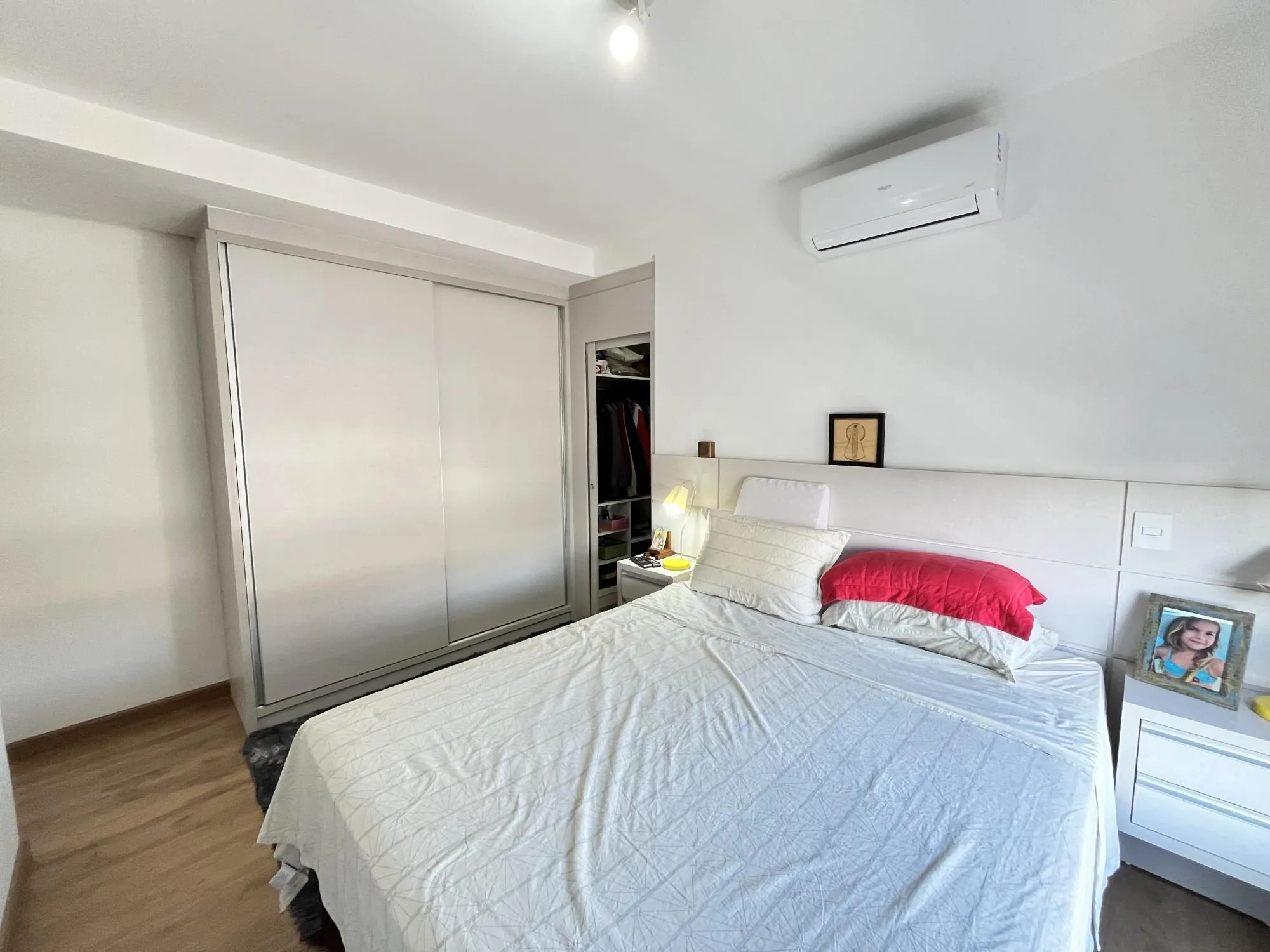 Imagem Apartamento de 3 quartos, suíte e 2 vagas de garagem no bairro Menino Deus POA