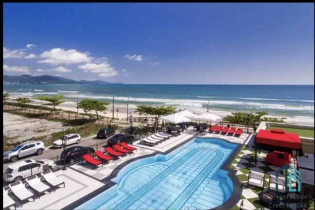 Imagem Apartamento Frente Mar, Semi mobiliado, 04 suítes, 04 vagas, Meia Praia em Itapema - SC