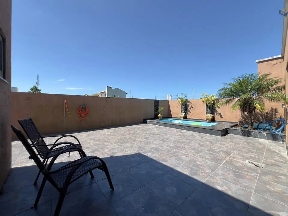 Imagem Casa 3 Dormitórios - Bairro Capao Novo posto 4