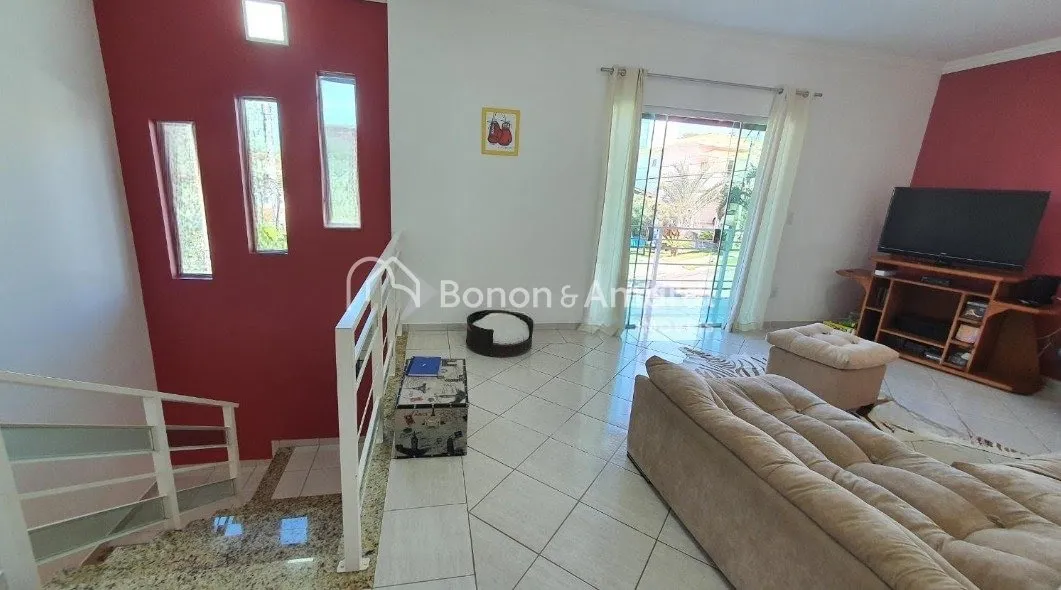 Imagem "Conforto e Segurança: Casa com 3 Dormitórios em Condomínio Fechado em Valinhos!"