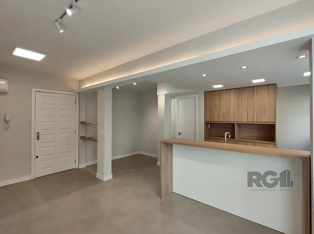Imagem Apartamento semi mobiliado, 67m², 2 dormitórios, 1 vaga no bairro Petrópolis