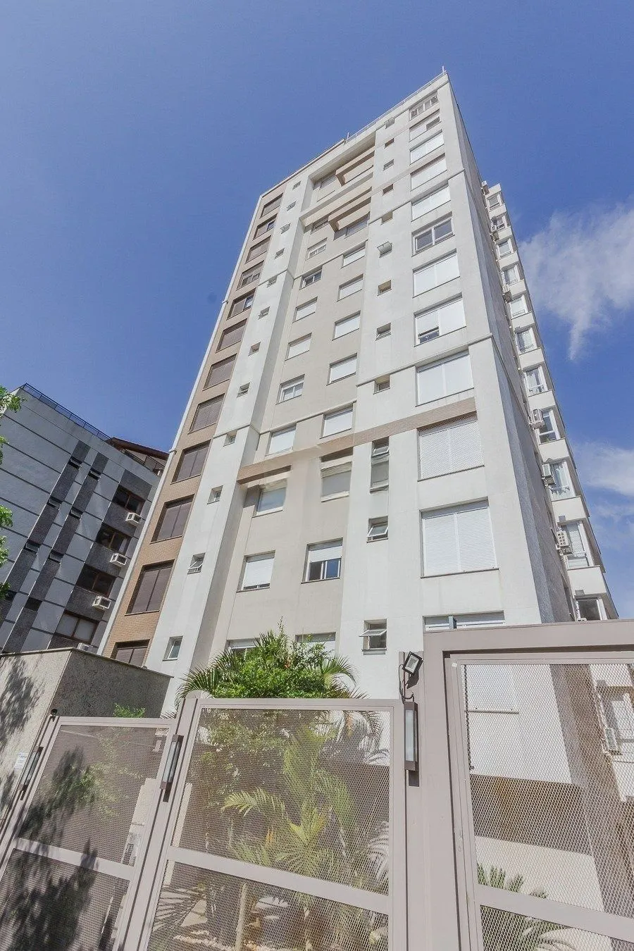 Imagem Apartamento 2 dormitórios, 1 suíte, 2 vagas, Petrópolis, Porto Alegre.