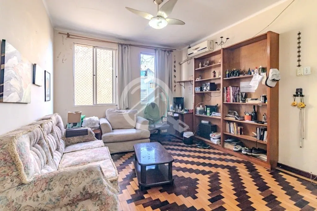 Apartamento à venda localizado na Avenida Farrapos, no bairro Floresta em Porto Alegre. Este imóve...