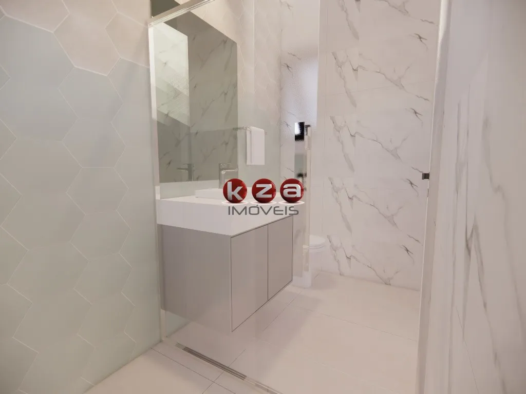 Imagem Casa de luxo em condomínio: 3 quartos, 3 suítes, 2 salas, 5 banheiros, 4 vagas na cidade de Valinhos - SP.
