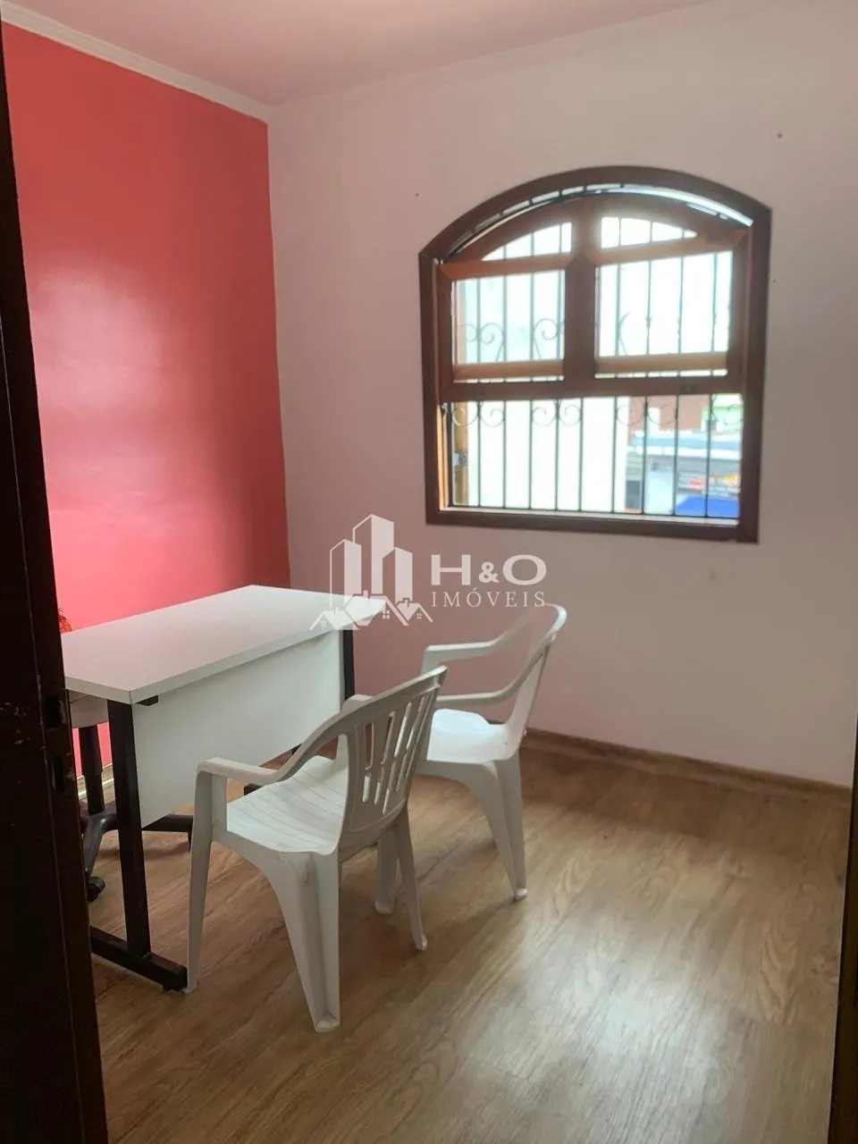 Imagem Sobrado à venda no bairro Jacuí com 100m², 3 dormitórios, quintal e 4 vagas de garagem