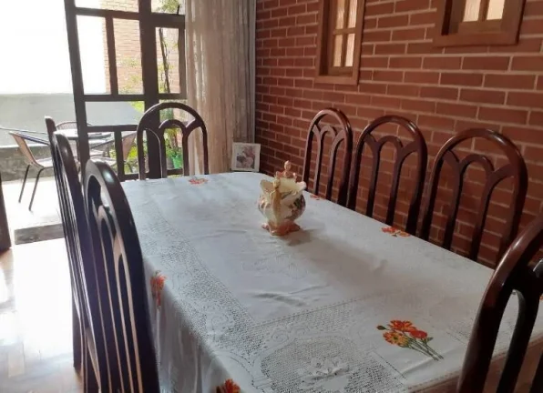 Imagem CASA COM 04 QUARTOS, 03 VAGAS, RUA PLANA NO BAIRRO SERRA