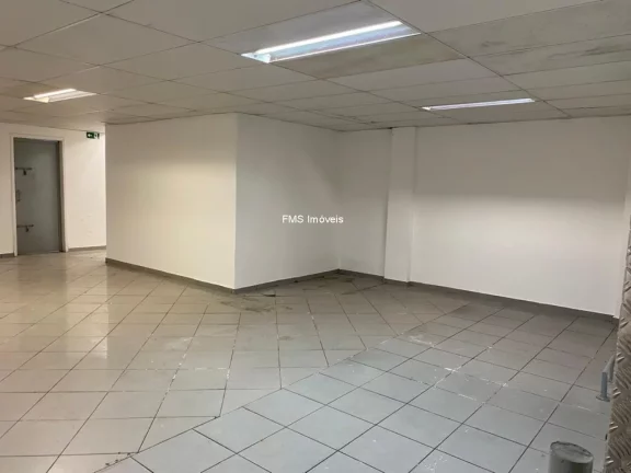 Imagem Galpão Comercial de 477m² com 2 Banheiros para Locação na Lapa, São Paulo-SP