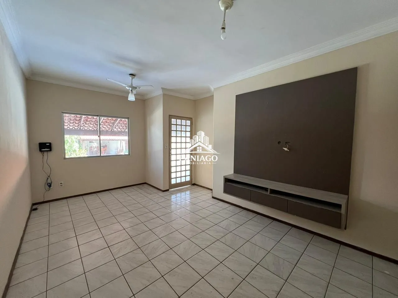 Imagem Locação/Venda casa em condomínio c/3 quartos (1 suíte), Bairro Areão, Cuiabá-MT