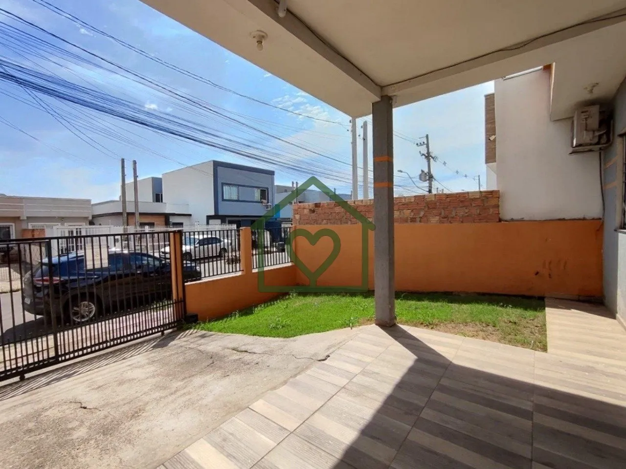 Imagem Casa com 2 dormitórios, 2 vaga de estacionamento coberta, localizada no bairro Jardim Algarve, em A...