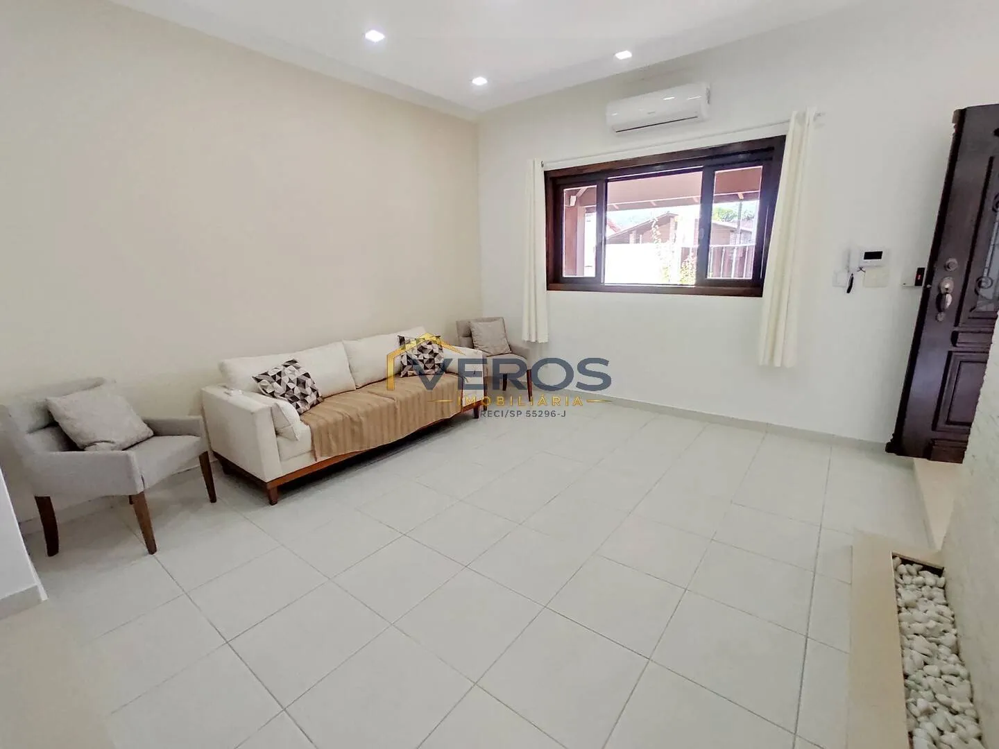 Imagem Casa com Piscina a poucos metros da praia no Indaiá em Caraguá