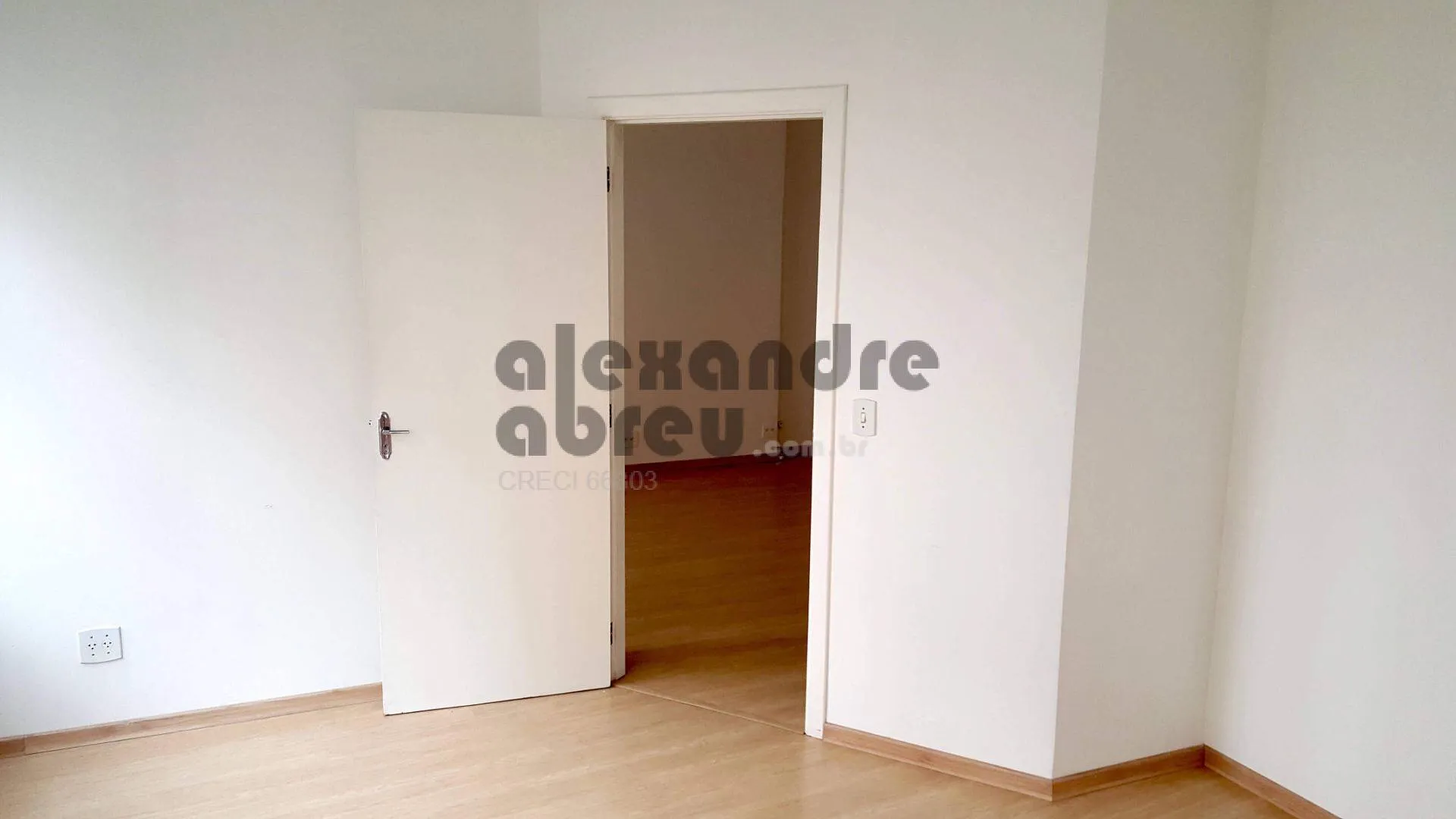 Imagem Aluga-se escritório comercial de 50 m² com 2 salas em Edifício no Morumbi