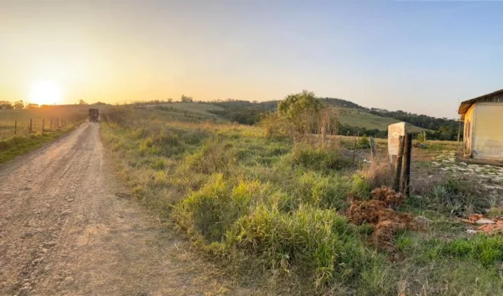 Imagem Propriedade Rural de 10 Mil Metros em Morro do Alto, Itapetininga - SP