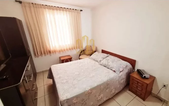 Imagem Casa três dormitórios zona mixta na av Iguape OPORTUNIDADE!