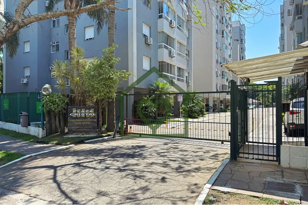 Imagem Apartamento no condomínio Plaza Cristal, em rua tranquila e segura. Tem 2 dormitórios, living para...