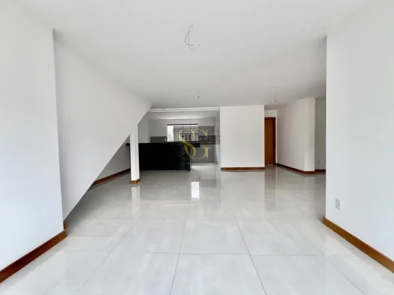 Imagem Casa para Venda em Teresópolis, Alto, 3 dormitórios, 2 suítes, 3 banheiros, 2 vagas