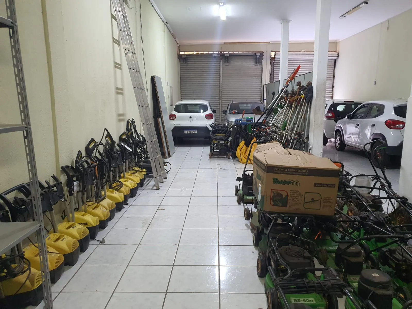 Imagem Oportunidade Única: Adquira Agora Este Espaço Comercial Espaçoso e Encantador no Bairro Jardim Simus!