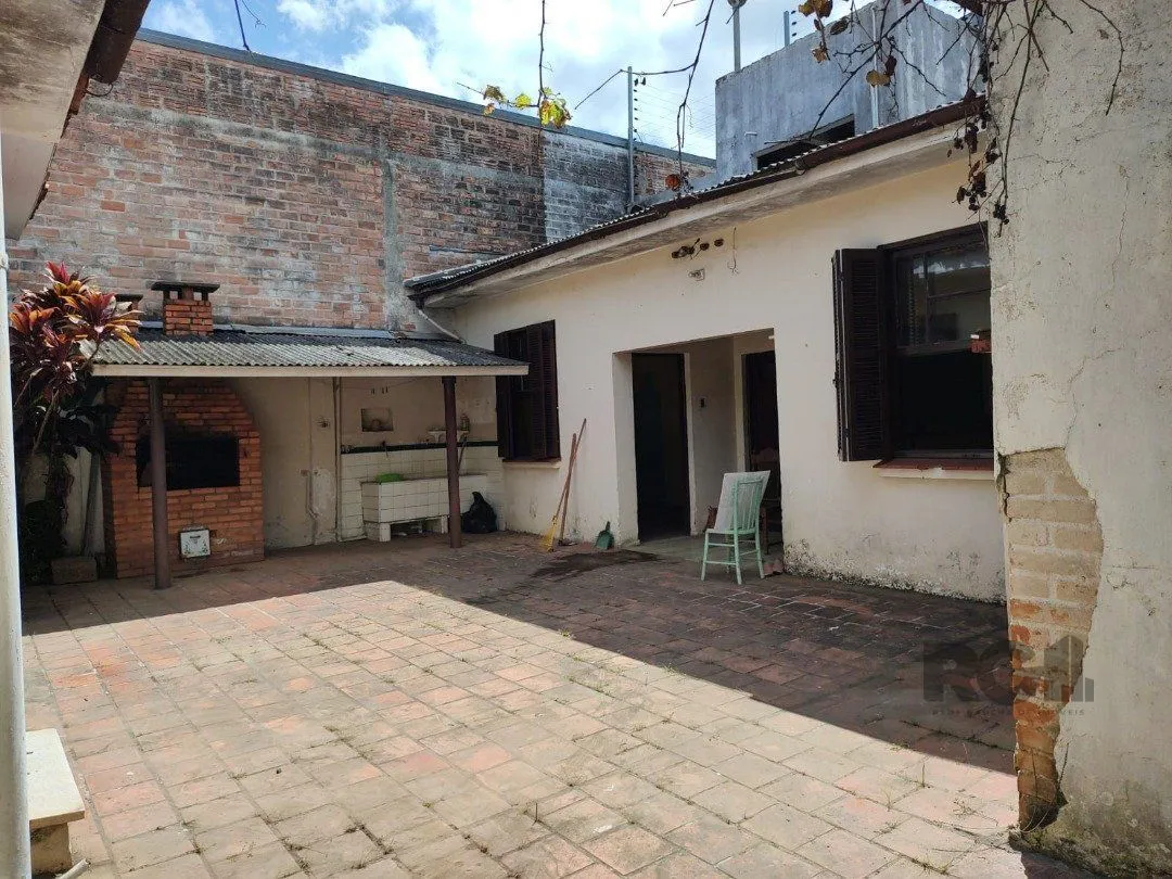 Imagem Casa comercial térrea na Av. Aparício Borges - bairro Teresópolis