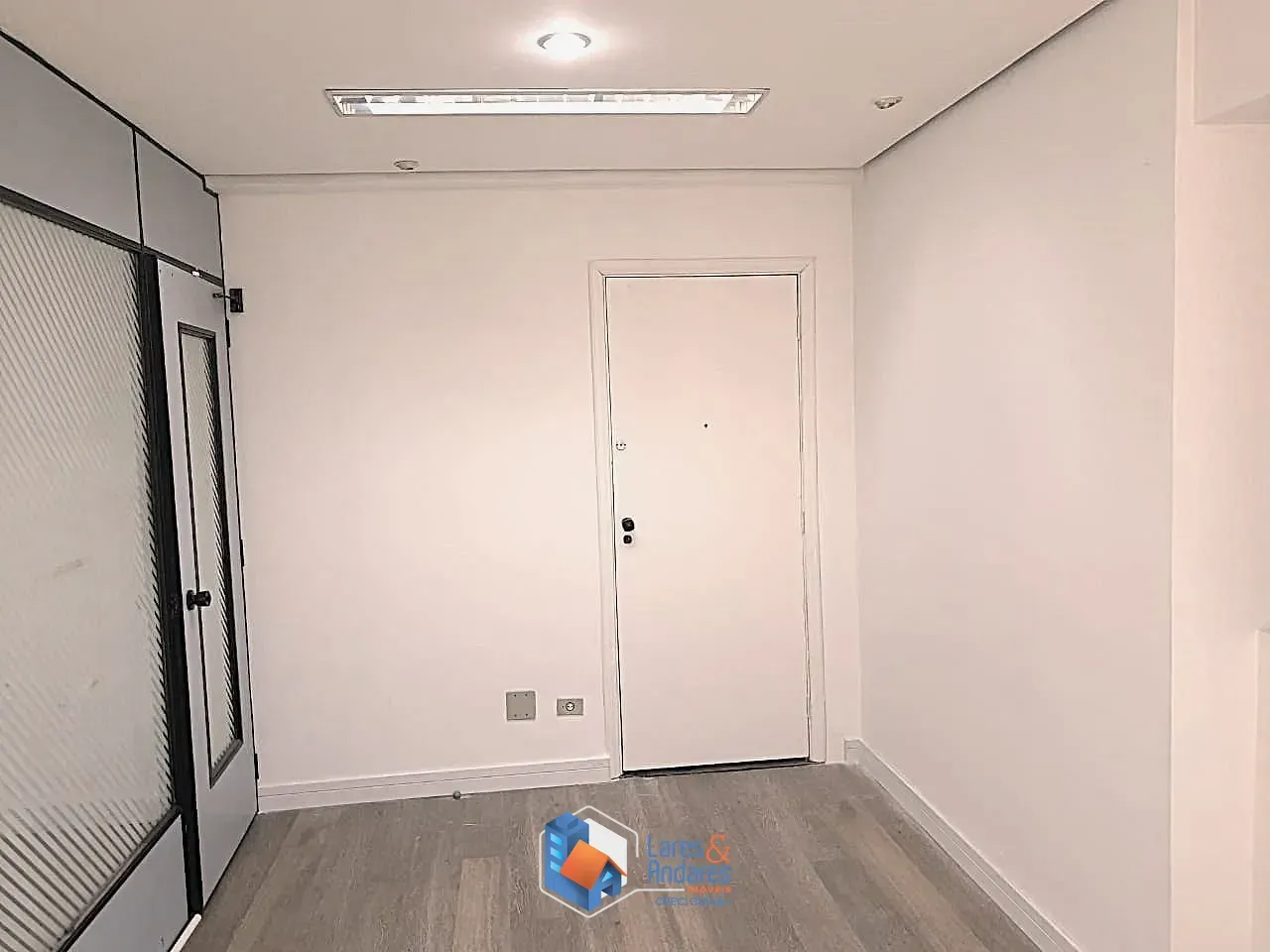 Imagem SALA À VENDA COM 47 M², NO 13º ANDAR, C/2 WC E 1 VG C/ MANOBRISTA - PERDIZES - SP