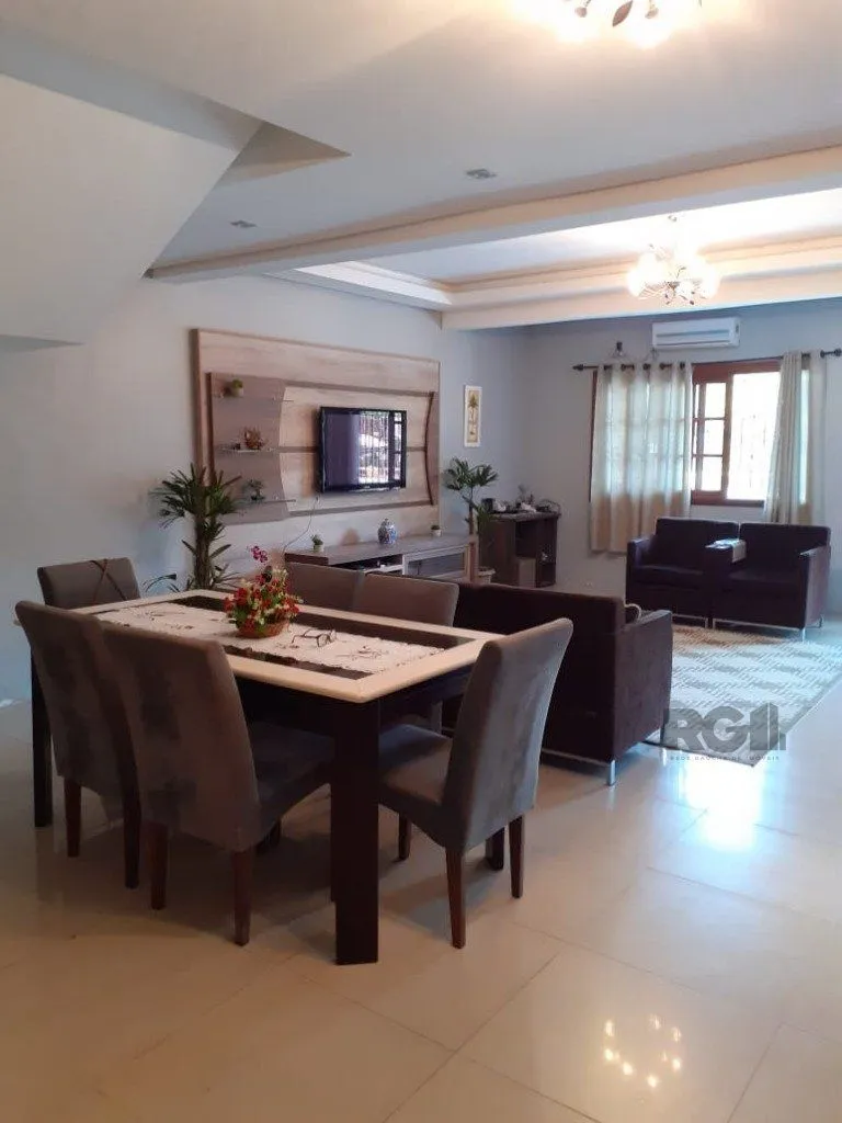 Imagem Casa com 4 dormitórios no bairro Vila Nova
