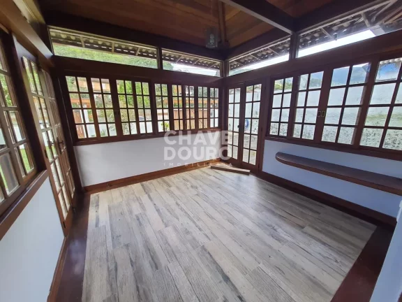 Imagem Casa em condomínio com 4 suítes em terreno plano no Comary!