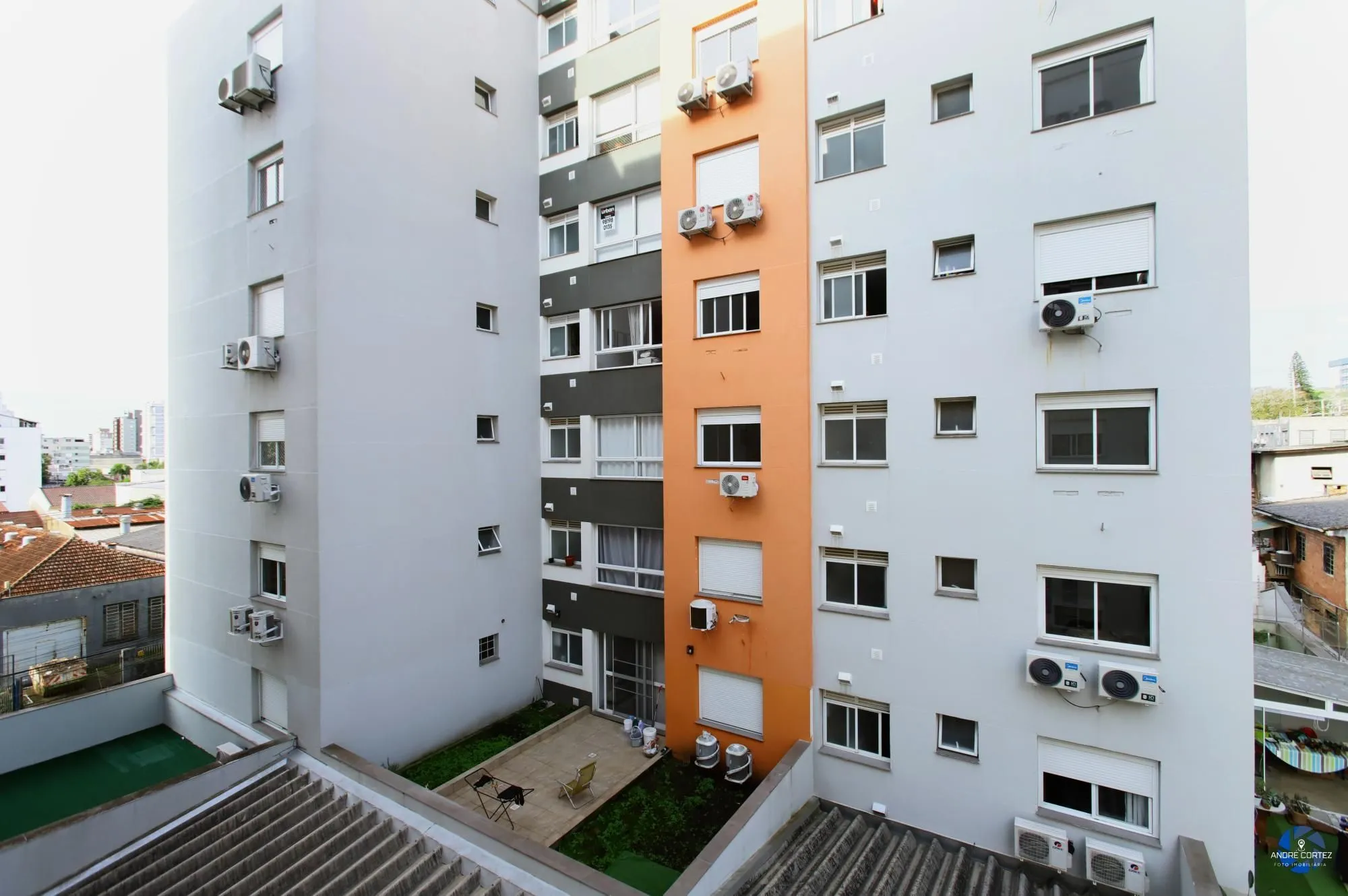 Imagem Apartamento 1 dormitório, 54 metros privativos semi mobiliado, elevadores