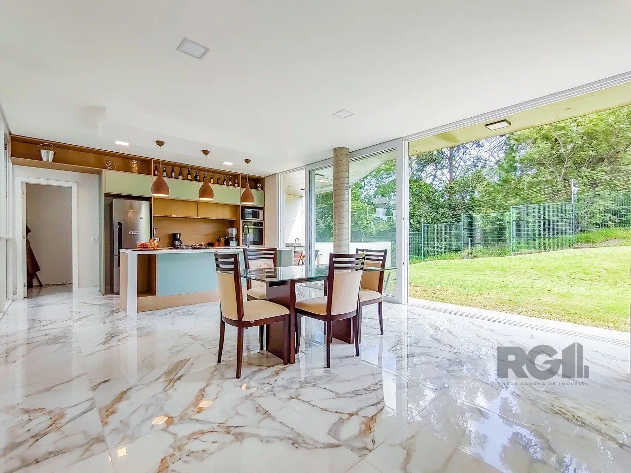 Imagem Casa com 284m² - em terreno de 566m² - Alphaville Porto Alegre
