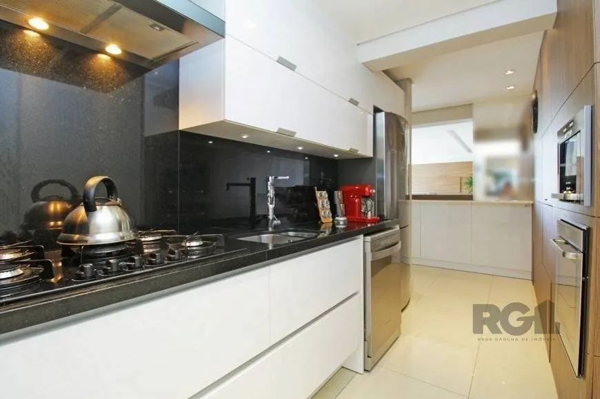 Imagem EXCELENTE OPORTUNIDADE! 120m2, 2 VAGAS, ANDAR ALTÍSSIMO COM VISTA PARA AEROPORTO! Apartamento 3 dormitórios (sendo 1 suíte)