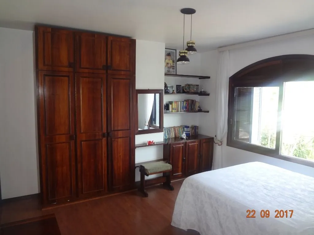 Imagem Casa para Venda - 365m², 4 dormitórios, sendo 2 suites, 6 vagas - Nonoai